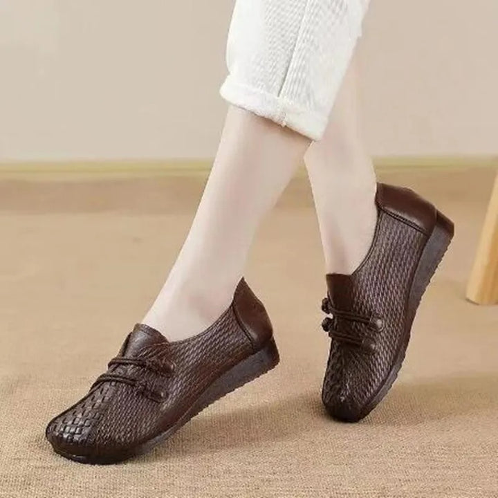 Leather flats woman shoes