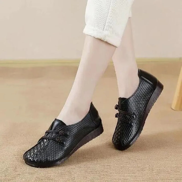 Leather flats woman shoes